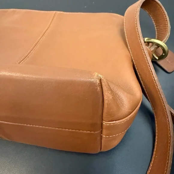 Coach vintage British Tan Leather crossbody Bag - Picture 3 of 9